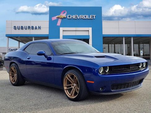 Used 2020 Dodge Challenger SXT w/ Blacktop Package image 3