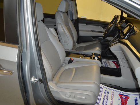 Used 2024 Honda Odyssey EX-L image 11