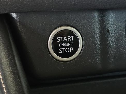 Used 2023 Nissan Rogue SL AWD/4WD image 17