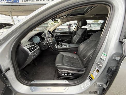 Used 2018 BMW 750Li xDrive AWD/4WD image 18