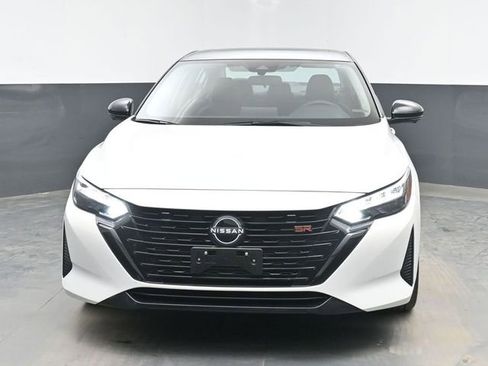 Used 2025 Nissan Sentra SR w/ SR Premium Package image 3