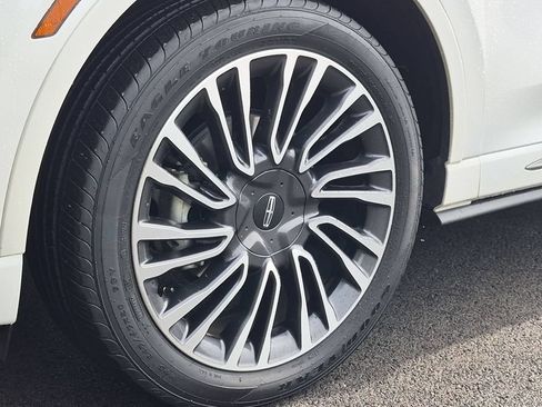 Used 2020 Lincoln Corsair Reserve w/ Appearance Package FWD image 23