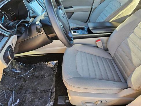 Used 2019 Ford Fusion SE image 15