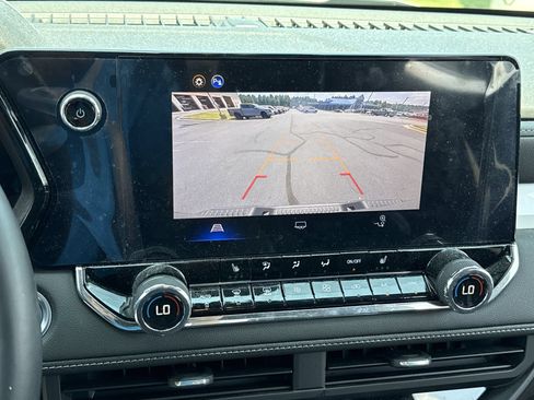 Used 2025 Chevrolet Colorado LT RWD image 5