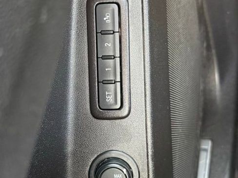 Used 2018 Chevrolet Equinox Premier image 18