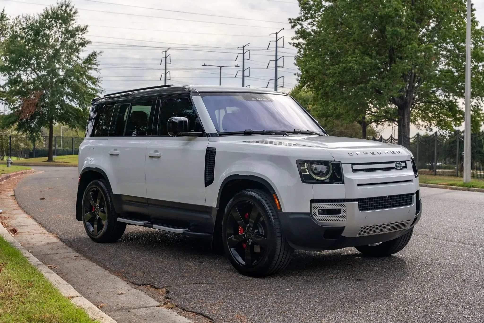 Used 2022 Land Rover Defender 110 SE AWD/4WD image 4