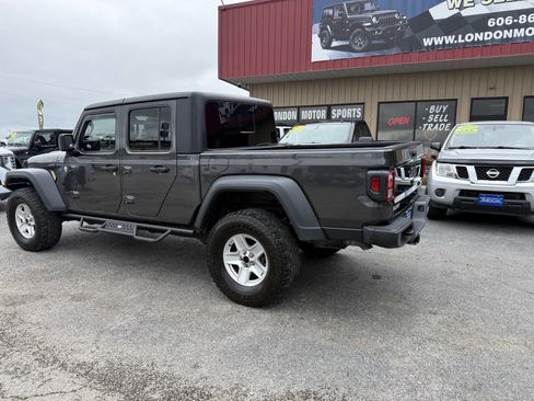 Used 2020 Jeep Gladiator Sport w/ Quick Order Package 24S AWD/4WD image 4