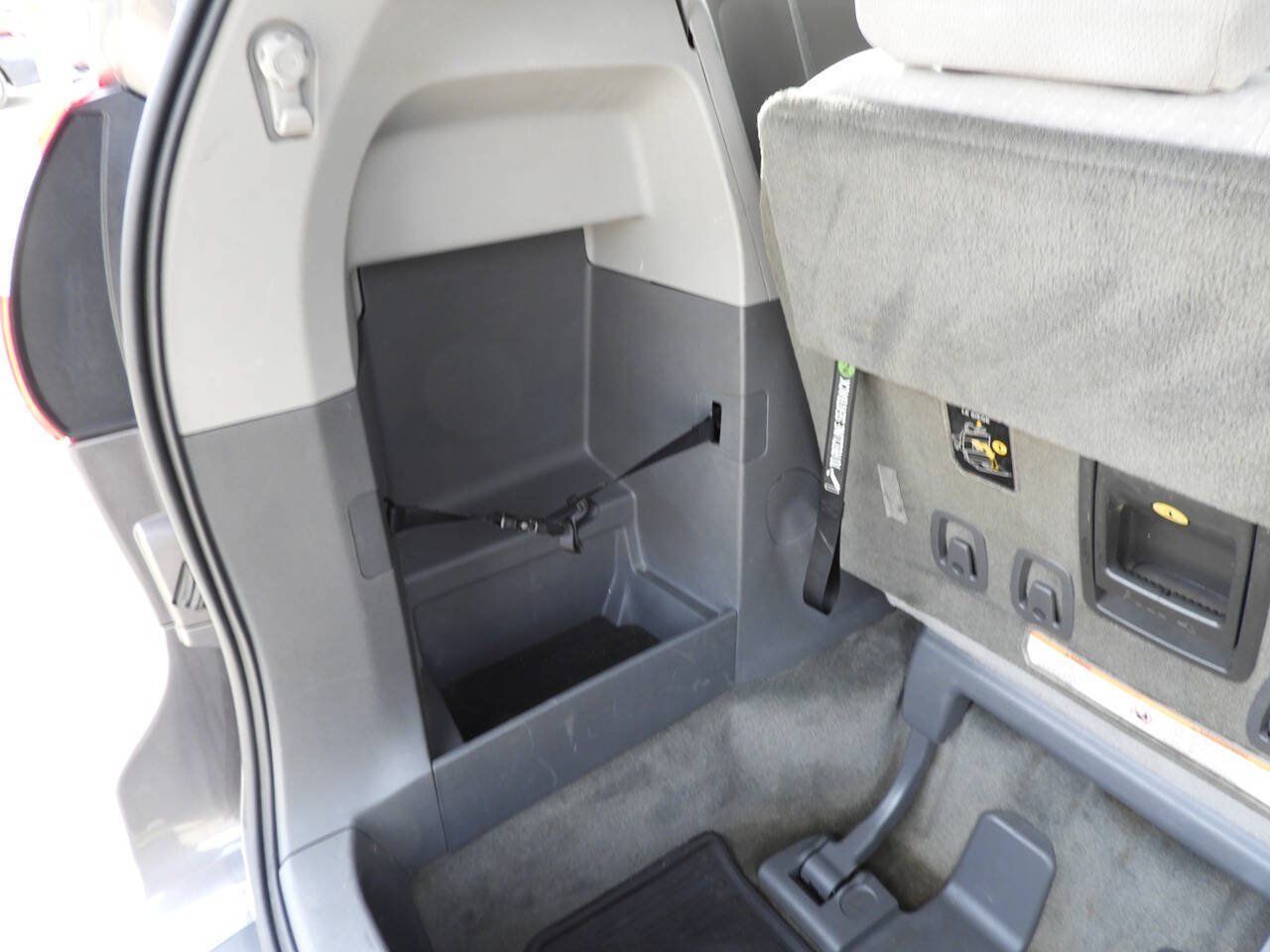 Used 2017 Toyota Sienna LE FWD image 32
