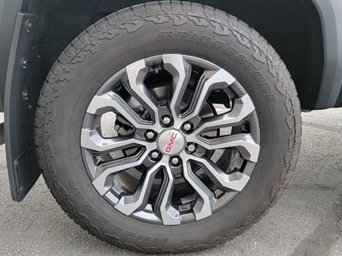 Used 2024 GMC Canyon Denali image 16