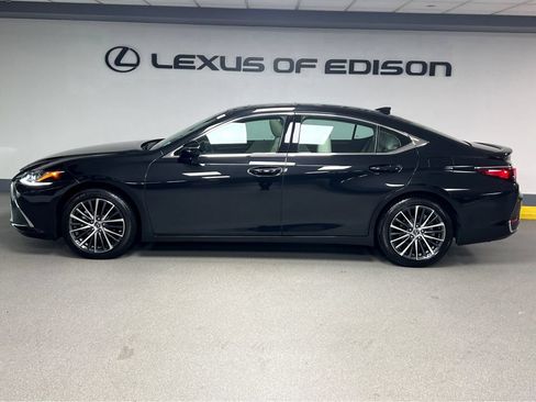 Used 2025 Lexus ES 300h w/ Premium Package FWD image 4
