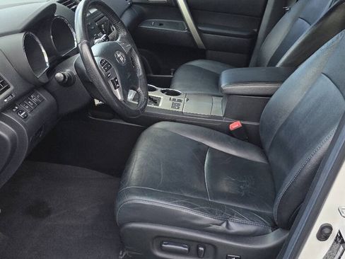 Used 2011 Toyota Highlander SE w/ Tow Pkg AWD/4WD image 29