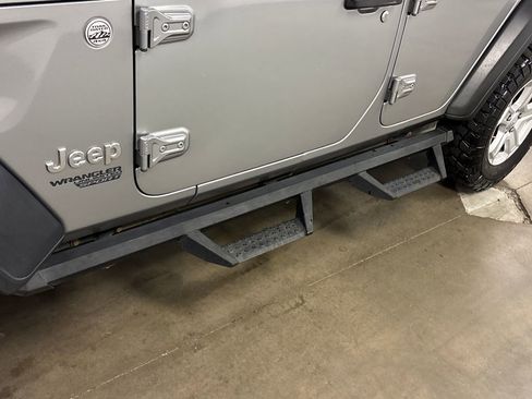 Used 2019 Jeep Wrangler Unlimited Sport S AWD/4WD image 12