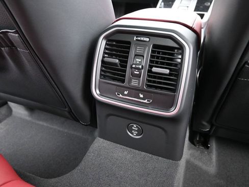 New 2026 Porsche Macan image 25