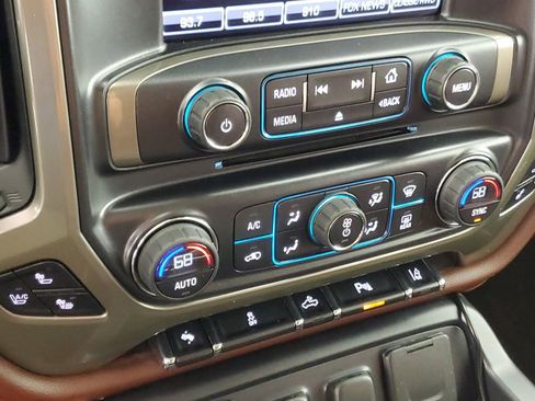 Used 2014 Chevrolet Silverado 1500 High Country w/ High Country Premium Package image 19