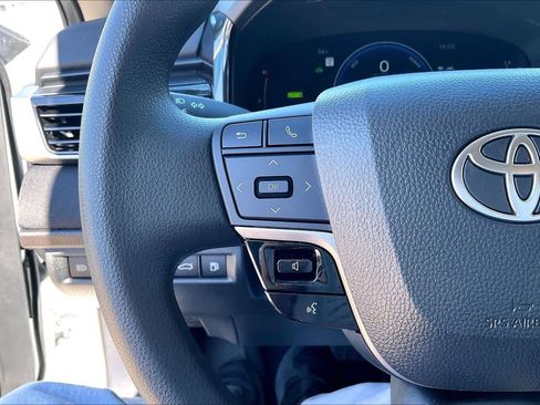 Used 2025 Toyota Camry LE image 19