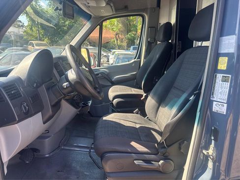 Used 2018 Mercedes-Benz Sprinter 2500 image 9