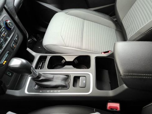 Used 2017 Ford Escape SE w/ SE Sport Appearance Package image 37