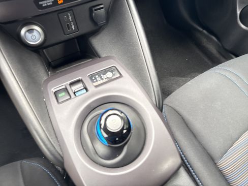 Certified 2025 Nissan Leaf S FWD image 18