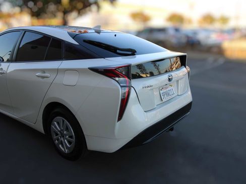 Used 2016 Toyota Prius Two image 29
