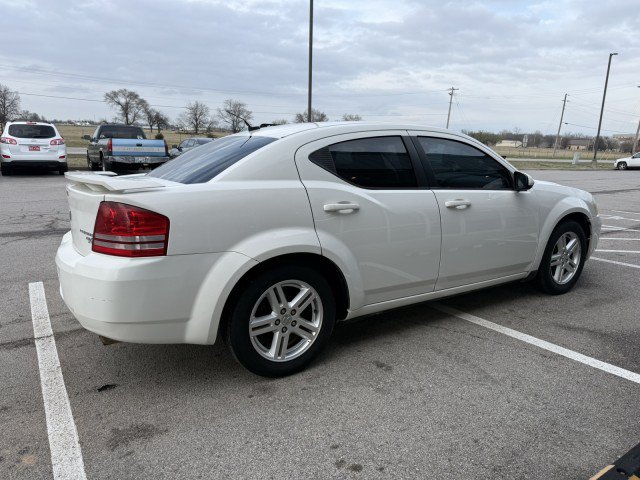Used 2010 Dodge Avenger R/T FWD image 2