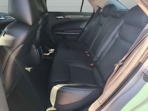 Used 2022 Chrysler 300 Touring L image 23