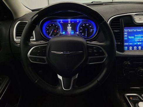 Used 2017 Chrysler 300 C image 22