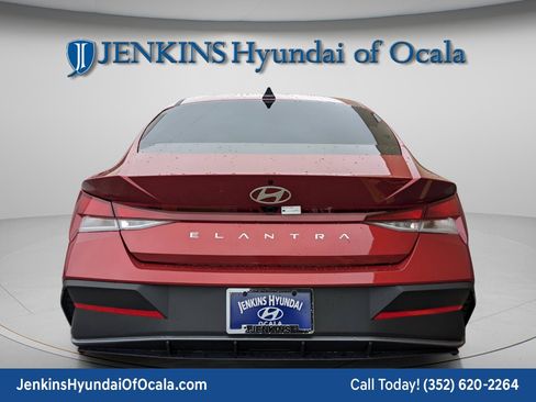 Certified 2025 Hyundai Elantra Sport FWD image 4