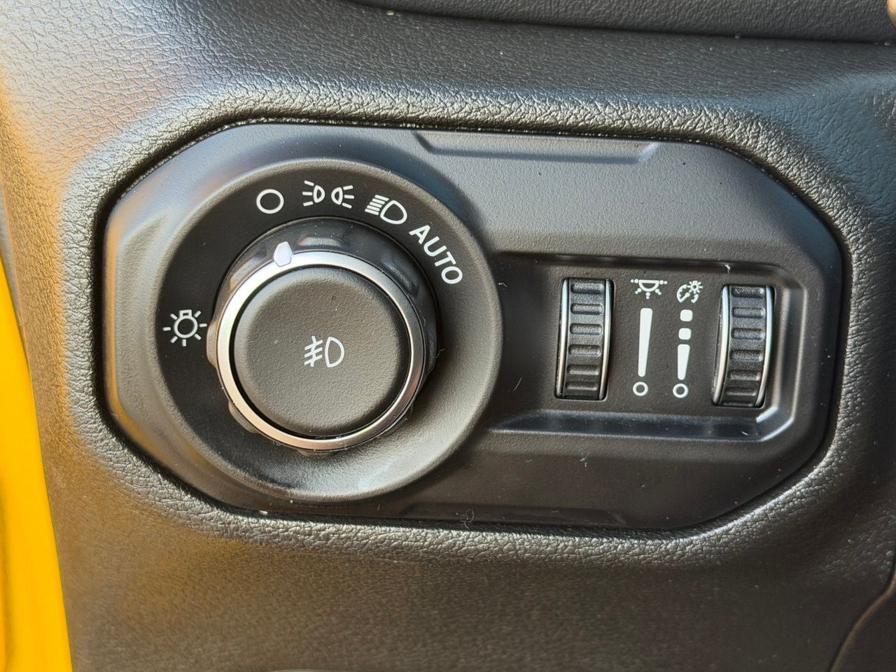Used 2019 Jeep Wrangler Unlimited Sahara AWD/4WD image 22