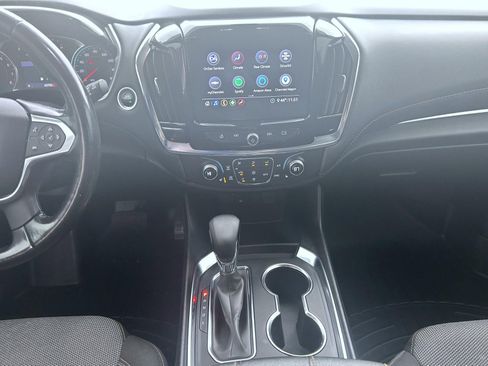 Used 2021 Chevrolet Traverse LT image 12