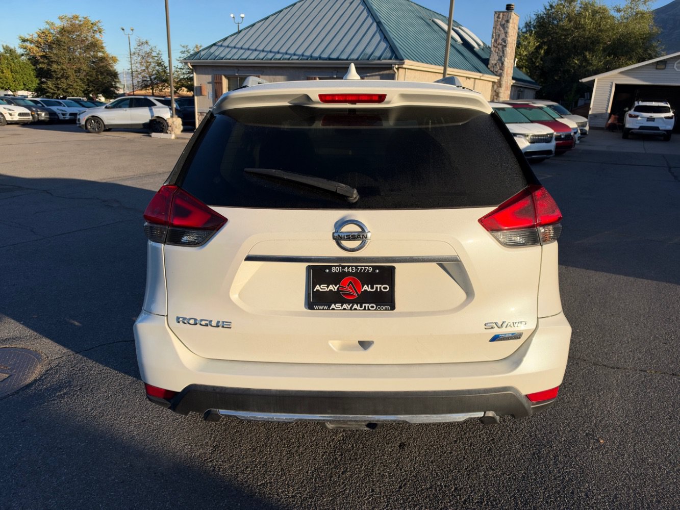 Used 2017 Nissan Rogue SV AWD/4WD image 4