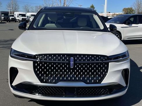 New 2026 Lincoln Nautilus Reserve image 2