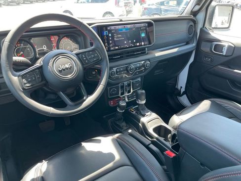 Used 2024 Jeep Gladiator Rubicon w/ Convenience Group image 23