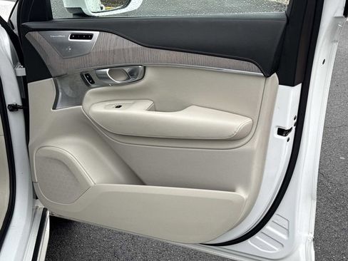 Used 2024 Volvo XC90 T8 Ultimate w/ Lounge Package image 10