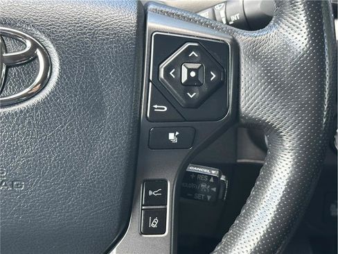 Used 2018 Toyota Tacoma TRD Off-Road w/ TRD Premium Off Road Package AWD/4WD image 22