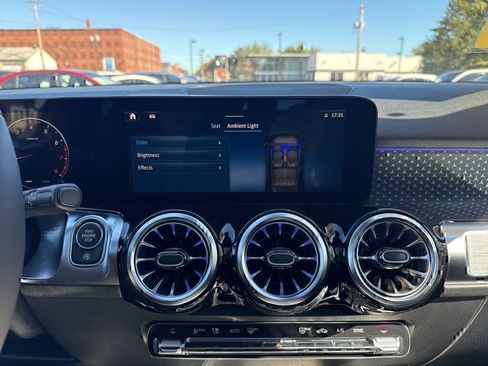 Certified 2026 Mercedes-Benz GLB 250 4MATIC image 32
