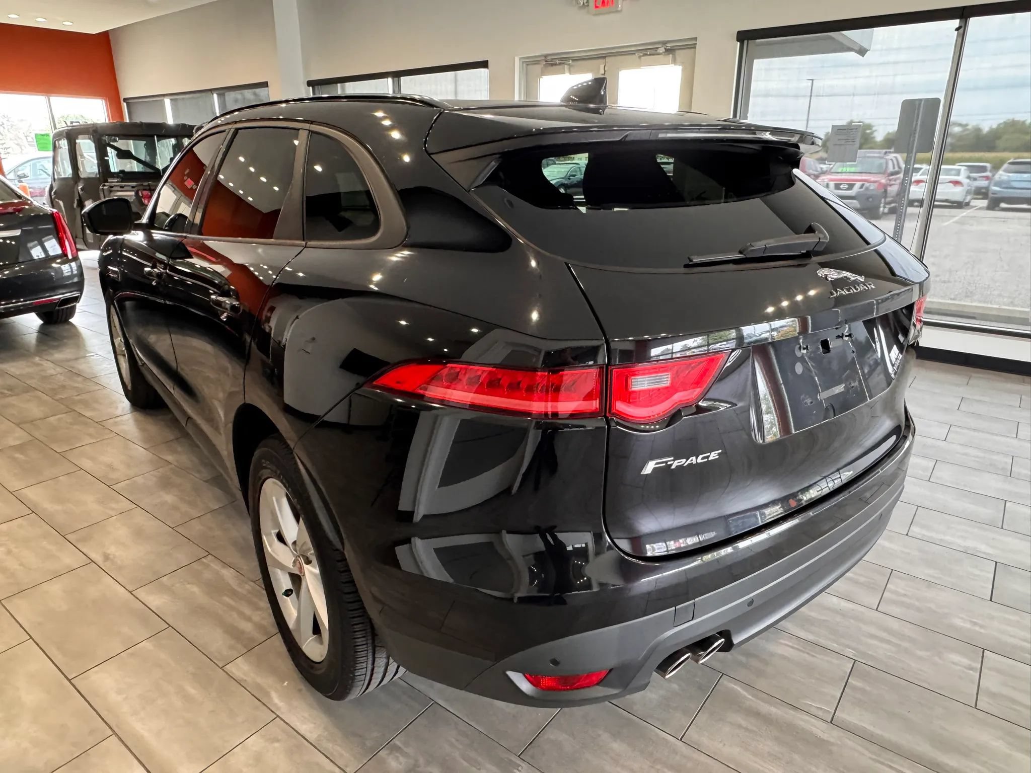 Used 2017 Jaguar F-PACE Premium AWD/4WD image 9