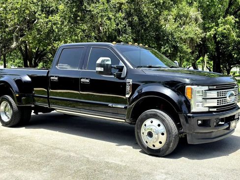 Used 2017 Ford F450 Platinum w/ Platinum Ultimate Package AWD/4WD image 3