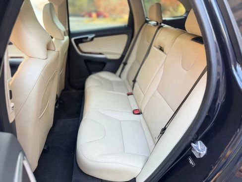 Used 2017 Volvo XC60 T6 Inscription w/ Climate Package AWD/4WD image 30