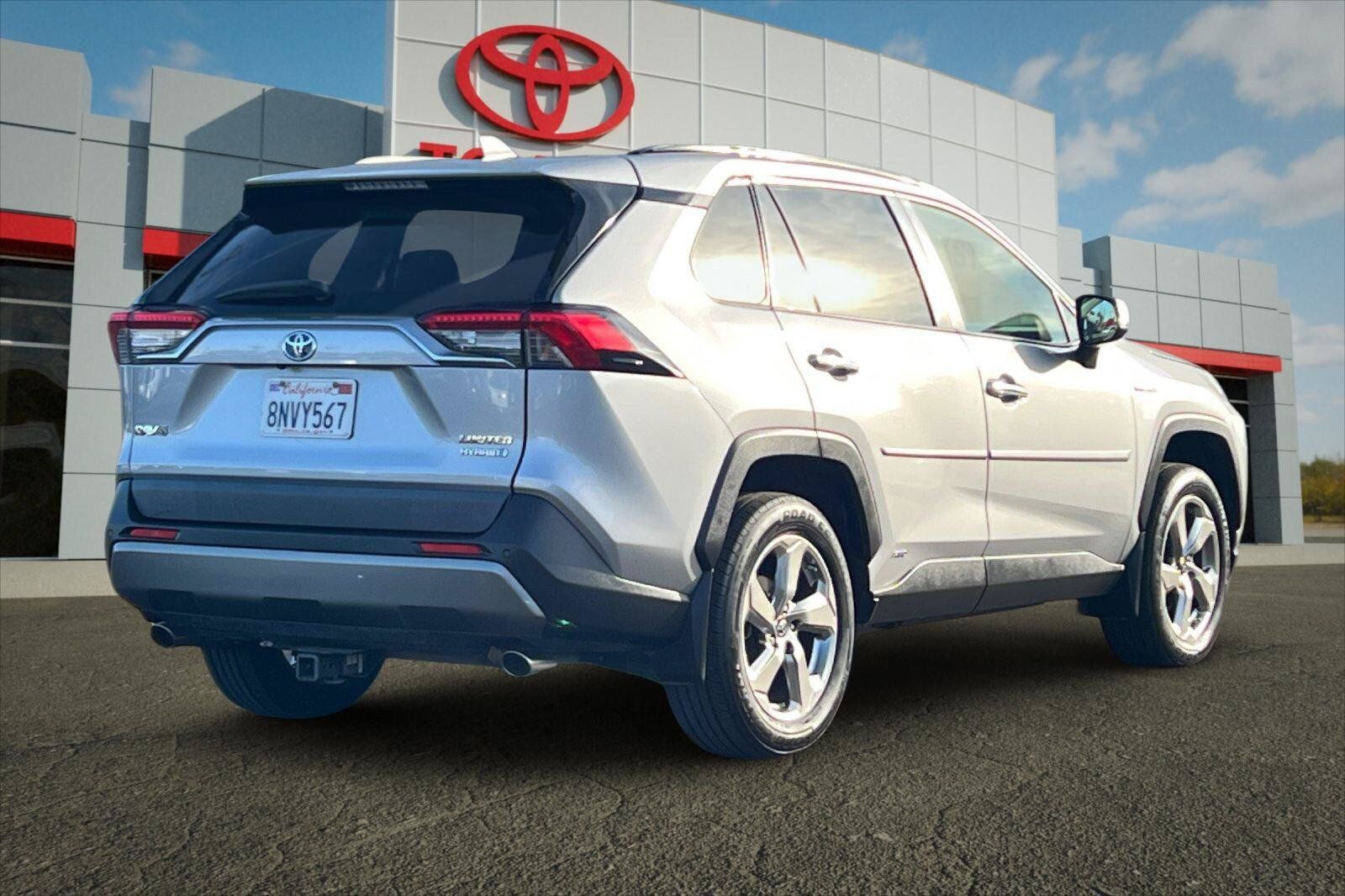 Used 2019 Toyota RAV4 Limited w/ Carpet Mat Package AWD/4WD image 3