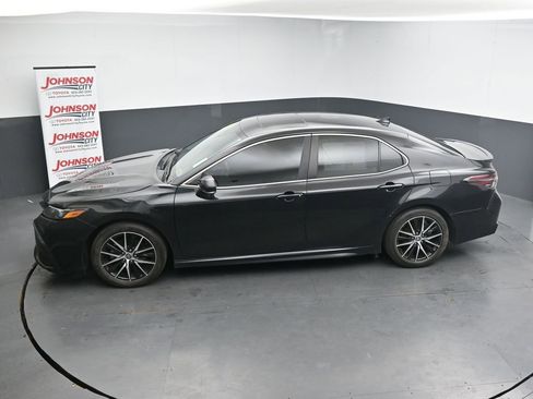 Used 2023 Toyota Camry SE w/ Cold Weather Package FWD image 13
