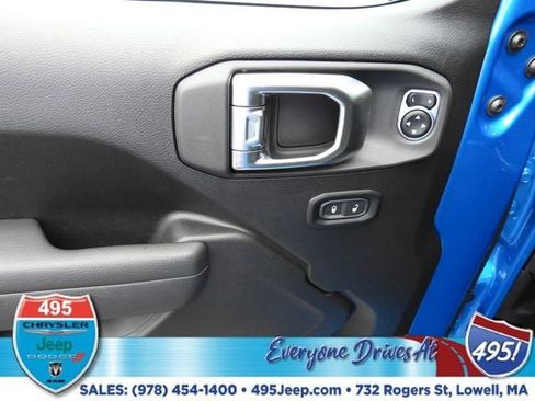 New 2025 Jeep Gladiator Sport image 15