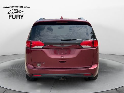 Used 2019 Chrysler Pacifica Touring Plus FWD image 4