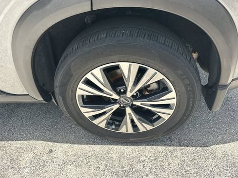 Used 2023 Nissan Rogue SV FWD image 11