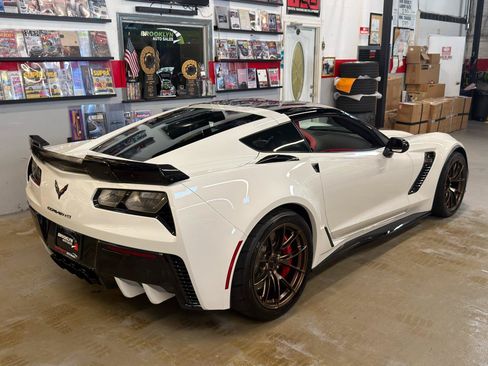 Used 2018 Chevrolet Corvette Z06 RWD image 6