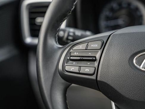 Used 2021 Hyundai Venue SEL w/ Premium Package image 25