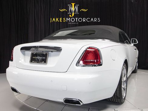 Used 2017 Rolls-Royce Dawn image 13