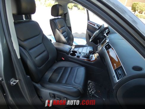 Used 2014 Volkswagen Touareg VR6 AWD/4WD image 25