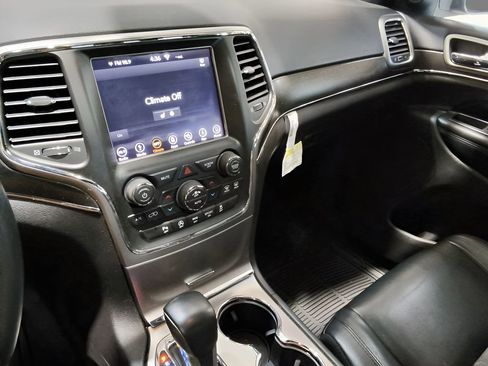 Used 2018 Jeep Grand Cherokee Limited image 19