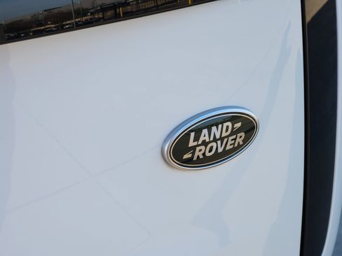 Used 2023 Land Rover Range Rover Long Wheelbase SE image 12