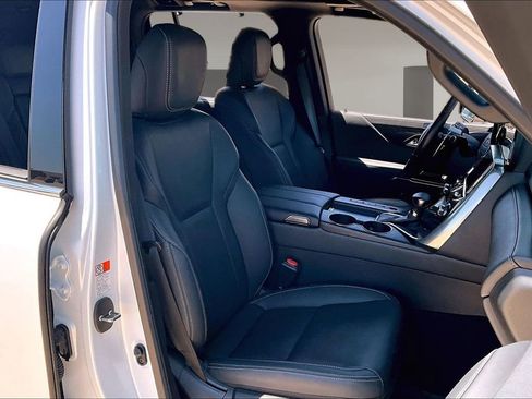 Used 2024 Lexus LX 600 4WD w/ Luxury Package image 7